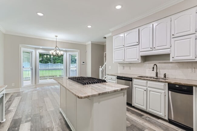 Foto del edificio - Luxurious Executive Estate Golf Community Home in Proximity to Porsche Headquarters and Delta Air...