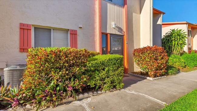 Building Photo - Stunning 3Bedroom/2.5Bath Townhome in Whis...