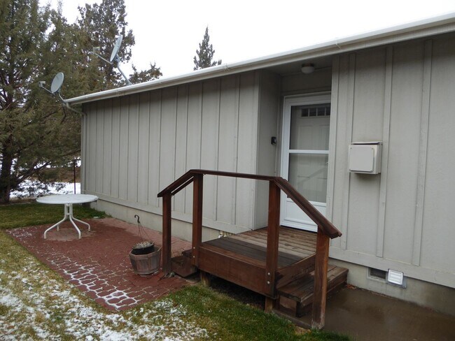 Building Photo - 871 NE HIDDEN VALLEY DRIVE #1, BEND, OREGO...