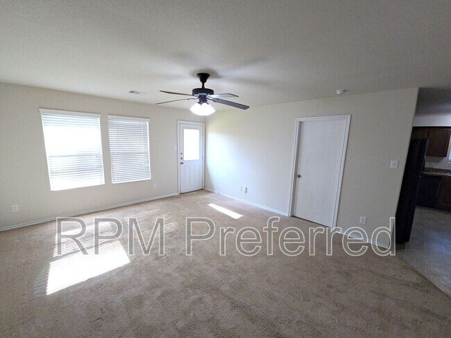 Building Photo - 810 Lightningbug Ln