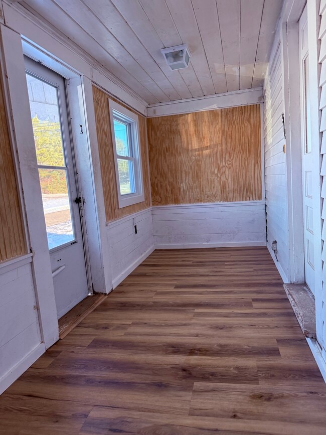 Building Photo - 514 Elm St