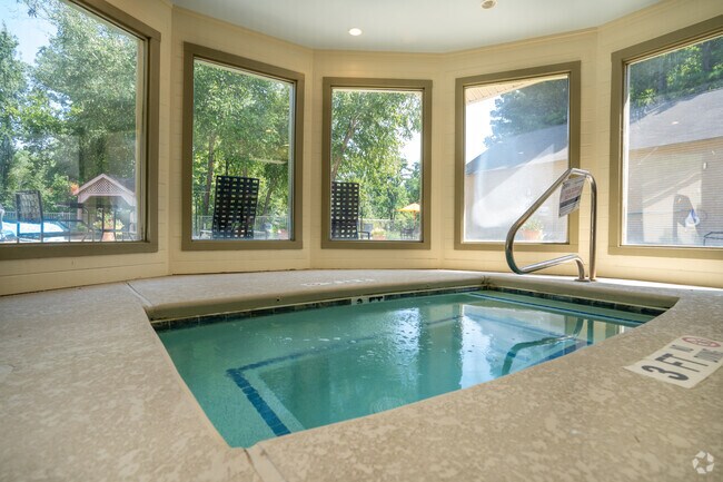 Jacuzzi interior - Birch Landing Apartments
