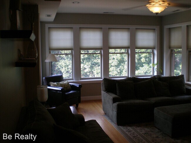 Foto del edificio - 3 br, 2 bath House - 2737 W Winnemac Unit 3