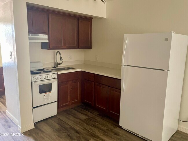 Foto del edificio - 2301 N 28th St