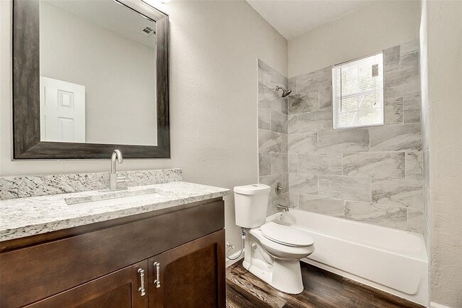 Building Photo - 202 Burton Dr