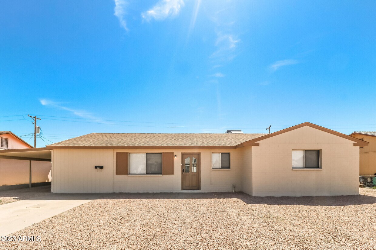 Foto principal - 8135 W Clarendon Ave