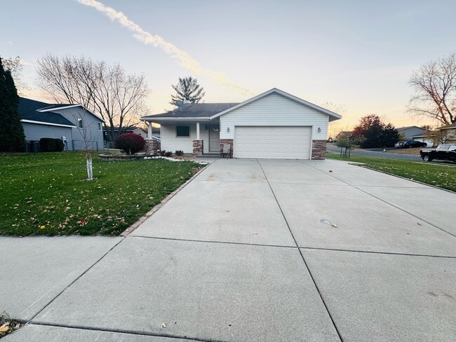 Foto del edificio - 13500 Lynn Ave