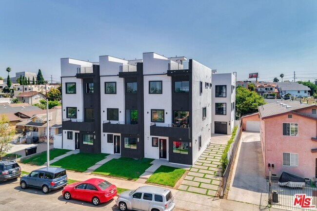 Foto del edificio - 4826 Pickford St