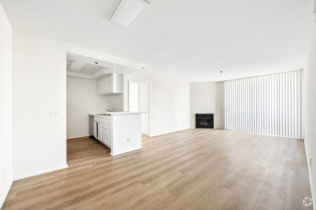 2 habitaciones, 2 baños - 1050 pies cuadrados - Sala de estar - Hyde Park