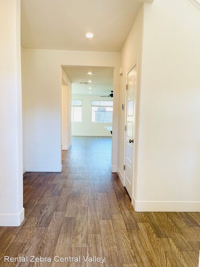 Foto del edificio - 5 br, 3 bath House - 2387 Explorador Drive