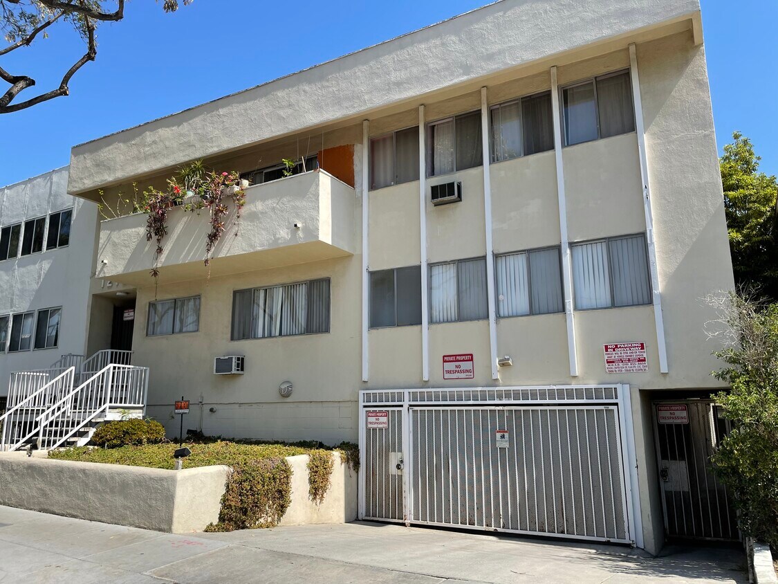Front of Building - 1216 N Formosa Ave