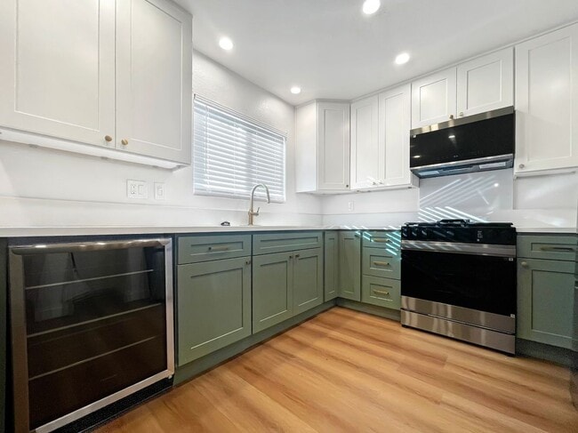 Building Photo - 1335 W 139th, 101