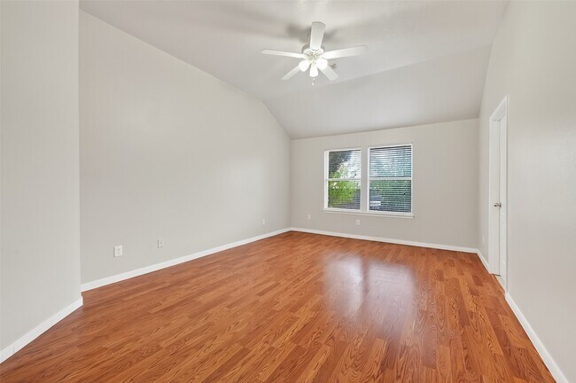 Foto del edificio - 5623 Brookhollow Oaks Trail