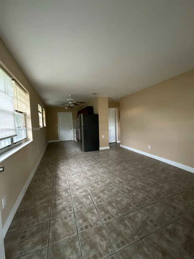 Foto del edificio - 2157 NW 71st St