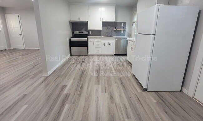 Foto del edificio - 400/402 Barth Ave