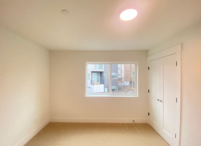 Foto del edificio - Nearly new 3B3B townhouse For Rent