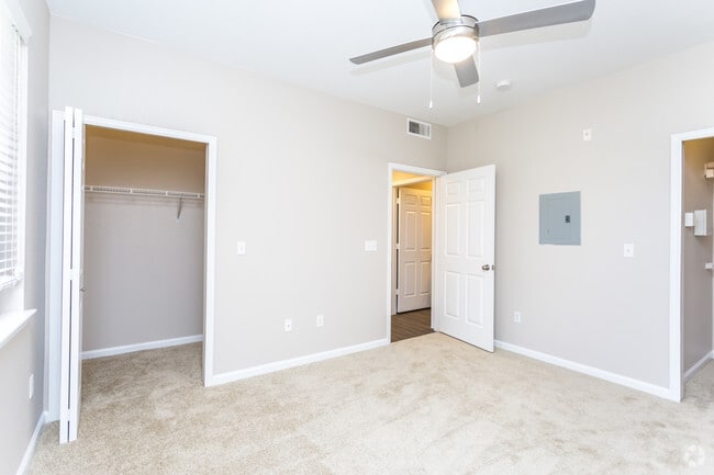 1BR, 1BA - Venice - Regatta