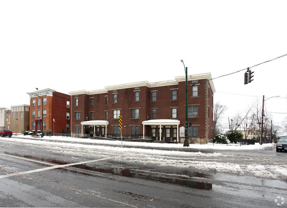 Foto del edificio - 1721-1739 Main St