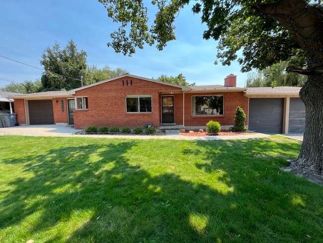 Building Photo - 640 E 300 N