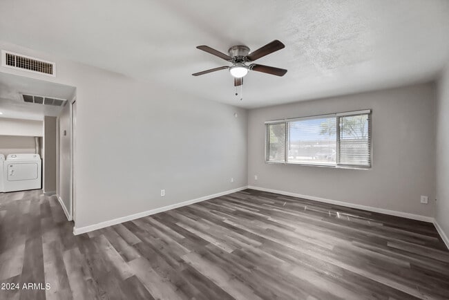 Building Photo - 1518 W Colter St