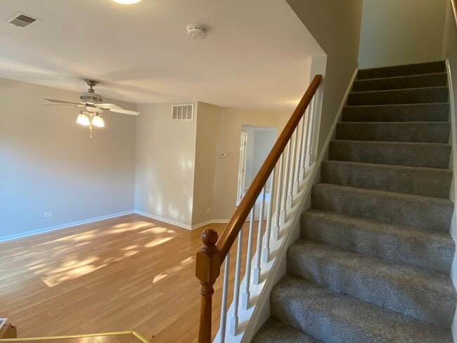 Building Photo - 2663 Prairieview Ln S