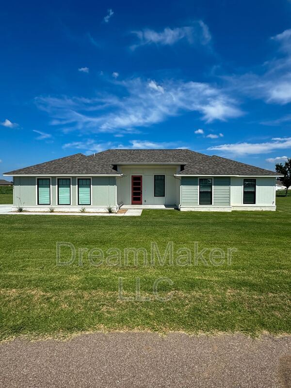 Foto principal - 5327 Lily Ln
