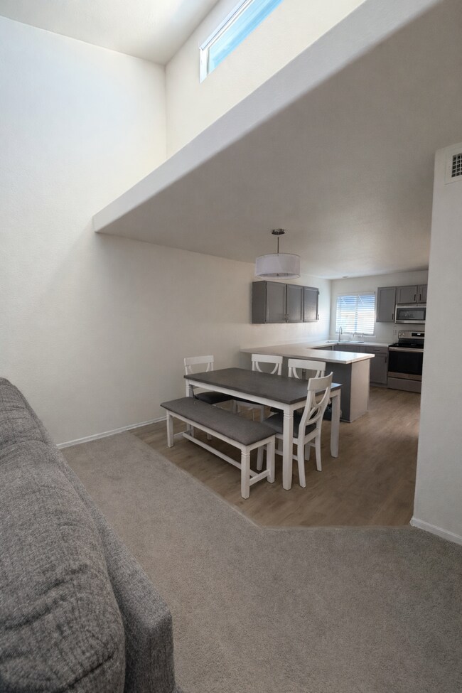 Área de comedor - 220 N 22nd Pl