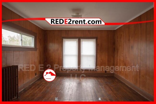 Building Photo - 113-115 Linn St