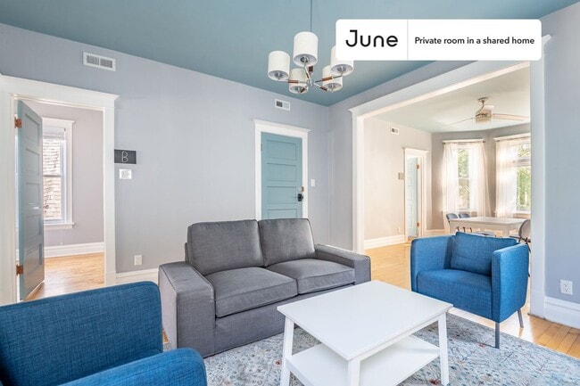 Building Photo - Private bedroom in 3 bed/2 bath Home