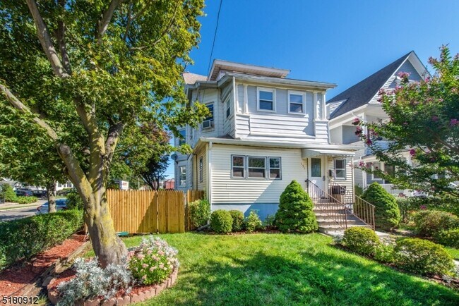 Building Photo - 151 Claremont Ave
