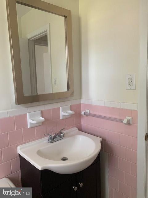 Building Photo - 909 Cooks Ln