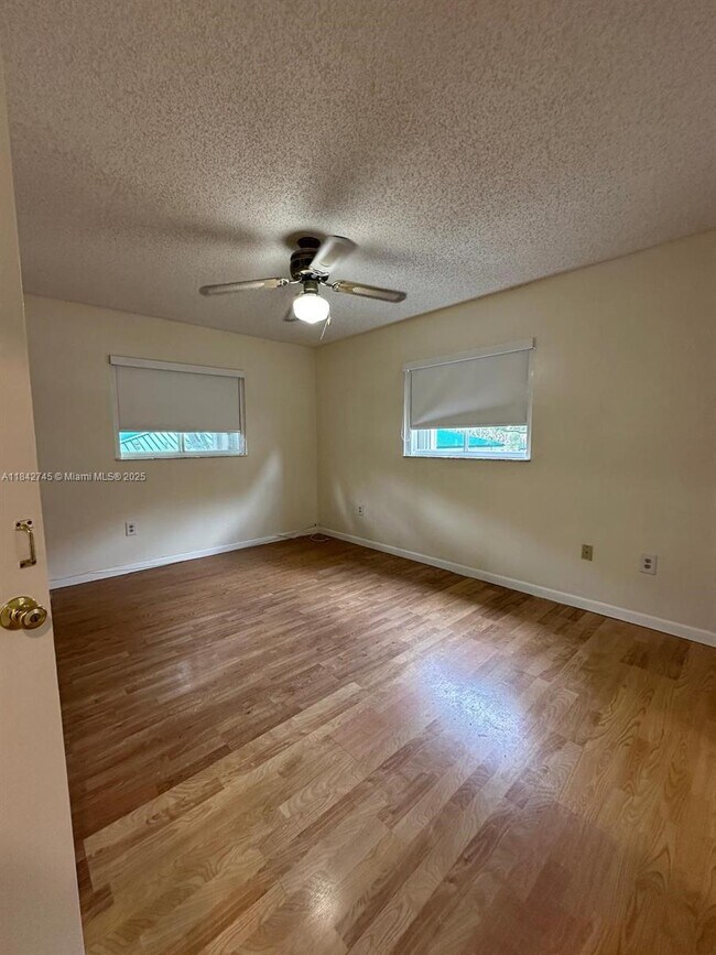 Building Photo - 2255 W 69th St