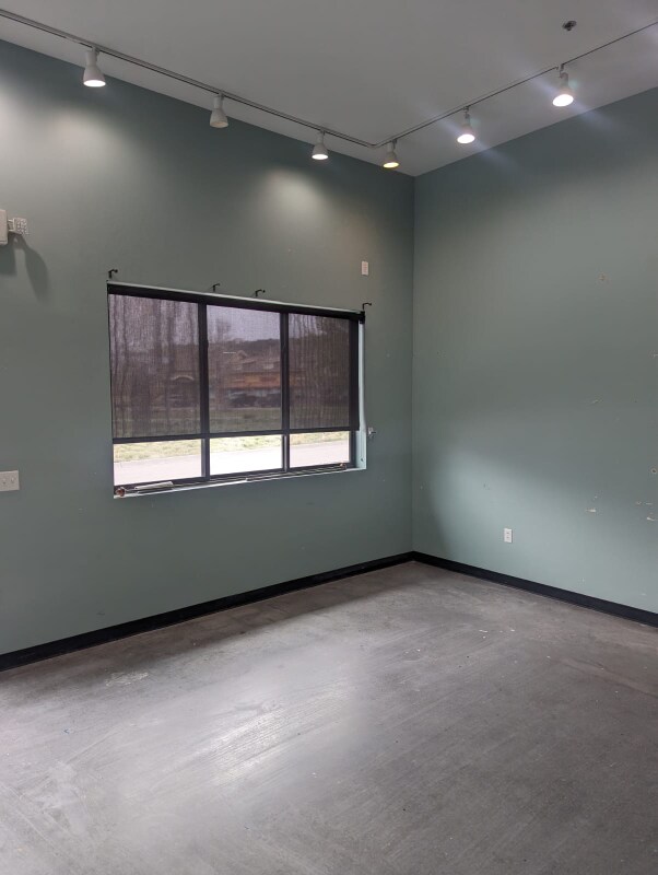 Building Photo - 700 Chambers Ave