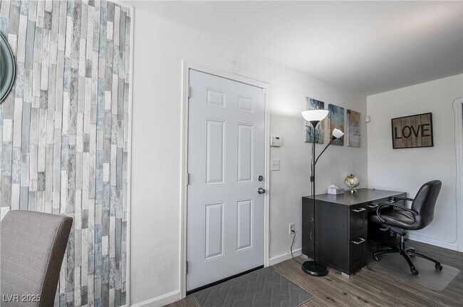 Building Photo - 101 Luna Way