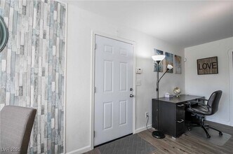 Building Photo - 101 Luna Way