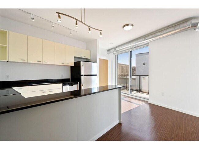 Building Photo - 915 N Washington Ave