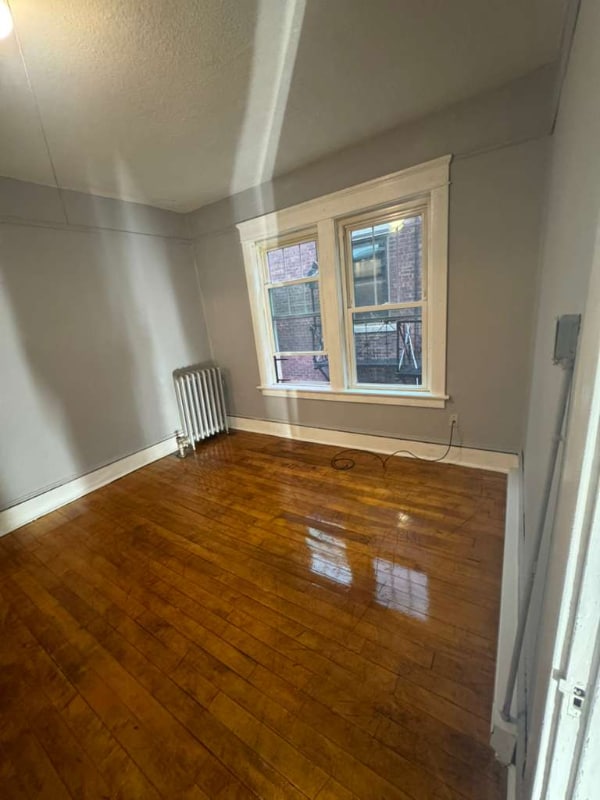 Primary Photo - 11 Conway St