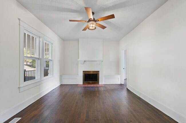 Foto del edificio - 3 Bedroom Renovated Craftsmen for Rent!