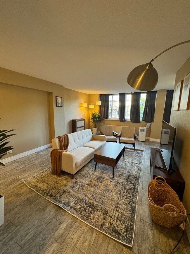 Foto del edificio - Furnished 1 bedroom 1 bathroom apartment