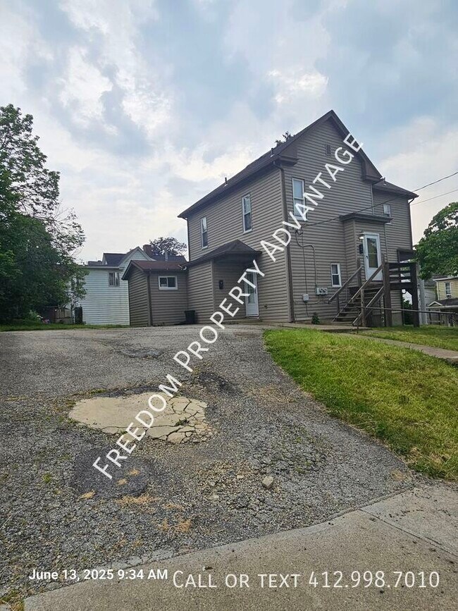 Foto del edificio - 130 Hall Ave