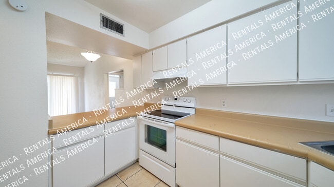 Building Photo - 1360 N Riverview Blvd