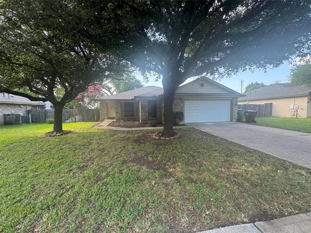 Foto principal - 1002 Leah Ln