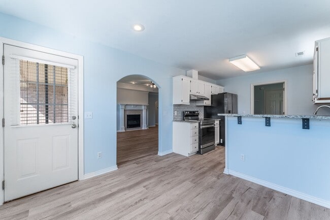 Foto del edificio - Cozy 3 Bedroom, 2 Bathroom Home with Firep...