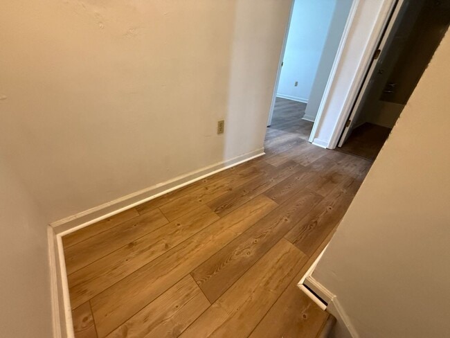 Building Photo - 858 Patrick Henry Dr