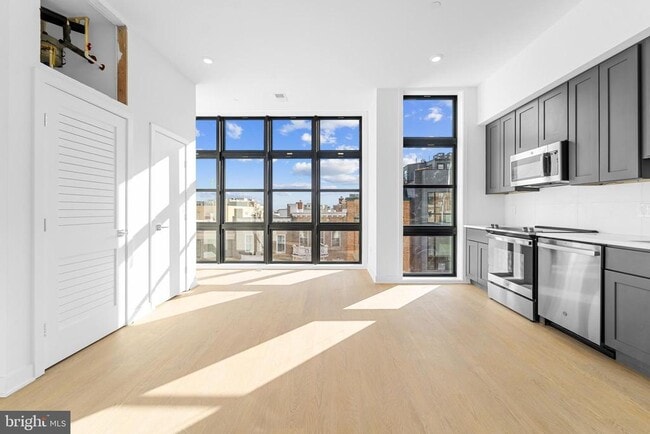 Building Photo - 1417 Belmont St NW