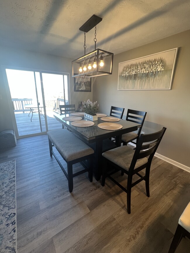 Formal dining area - 201 Mountain Dr