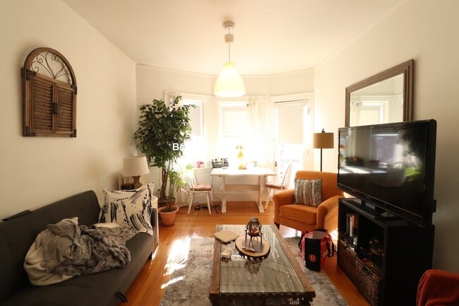 Building Photo - 163 Summer St