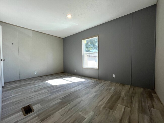 Foto del edificio - 3110 Victory Dr