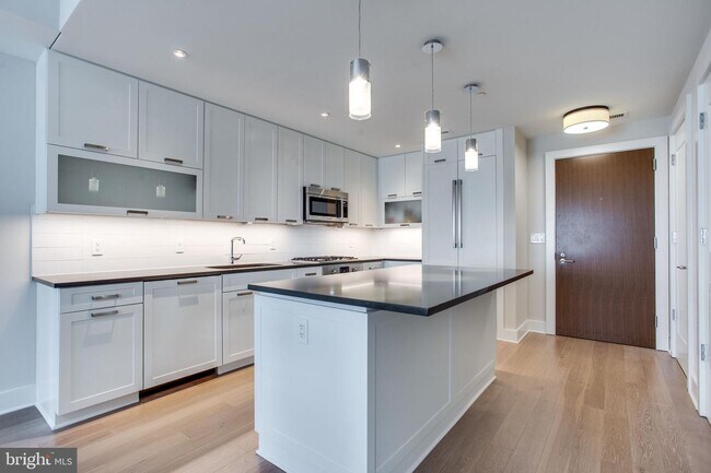 Foto del edificio - 4960 Fairmont Ave