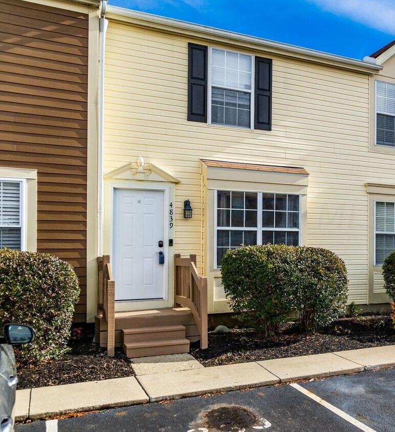 Foto principal - 4839 Stoneybrook Blvd